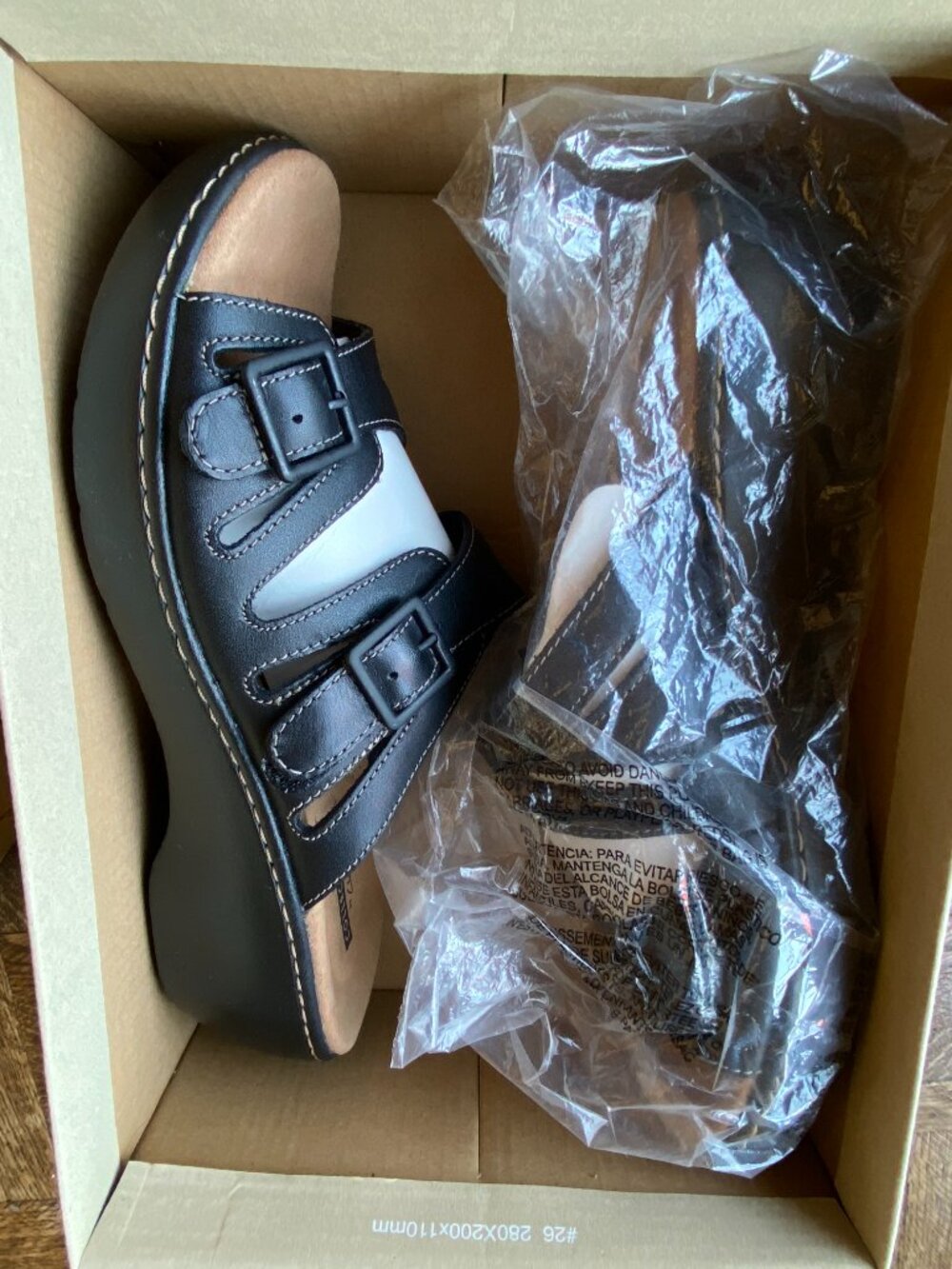 Clarks Strappy Black Leather Upper Wedge Sandal Size 8.5 NEW Excellent Condition